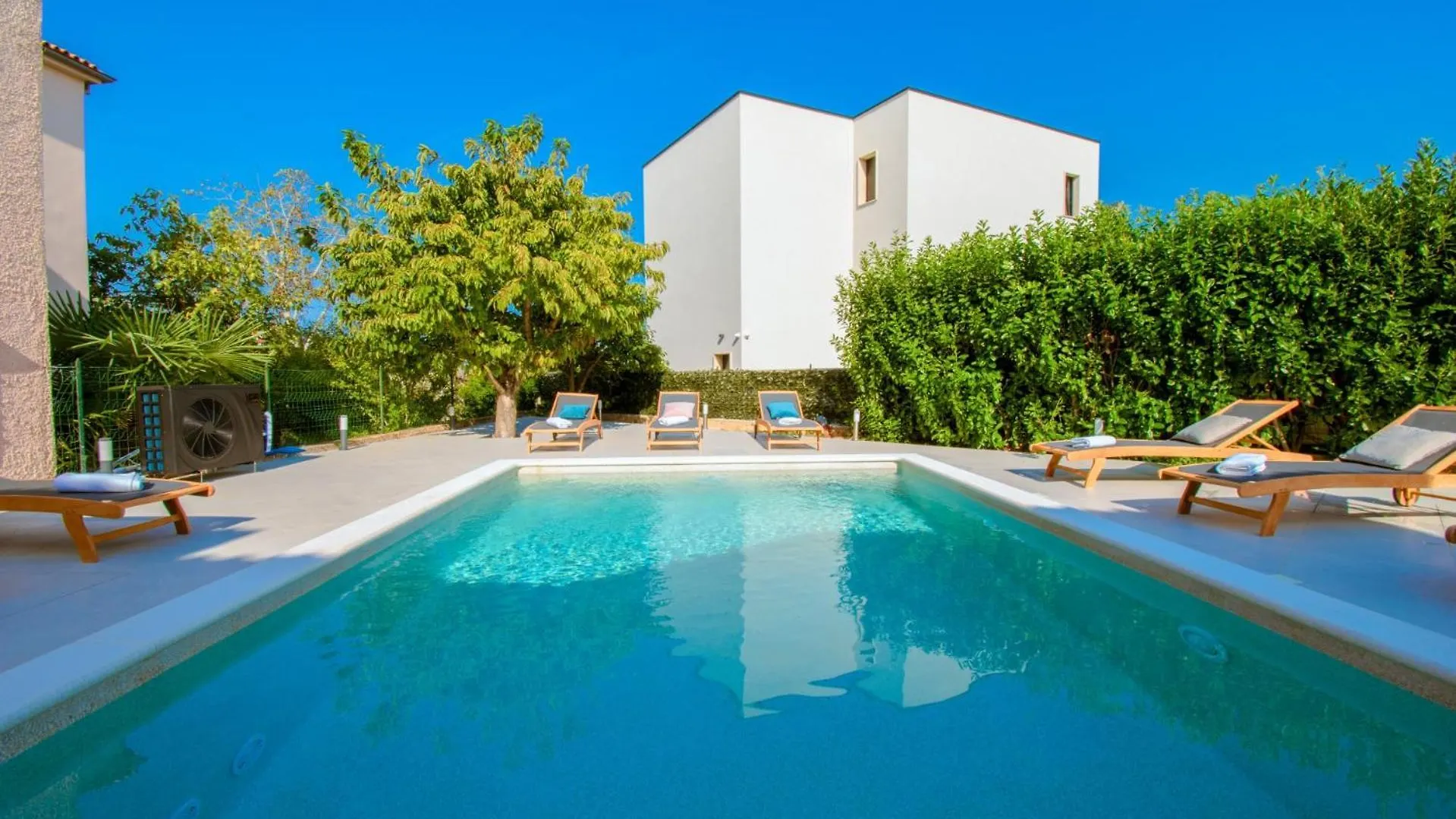 Villa Natalia Stinjan- Private Pool Retreat Пула