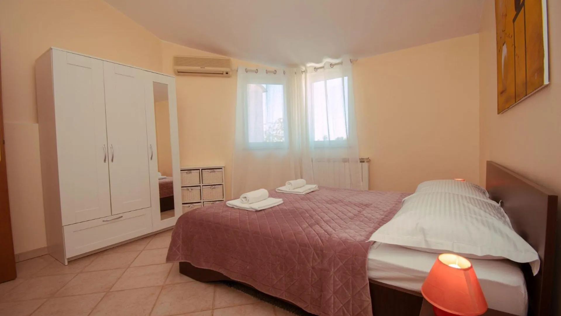 Villa Natalia Stinjan- Private Pool Retreat Пула